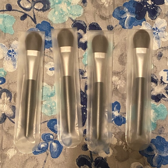 Mary Kay Liquid Foundation Brush - Picture 1 of 1